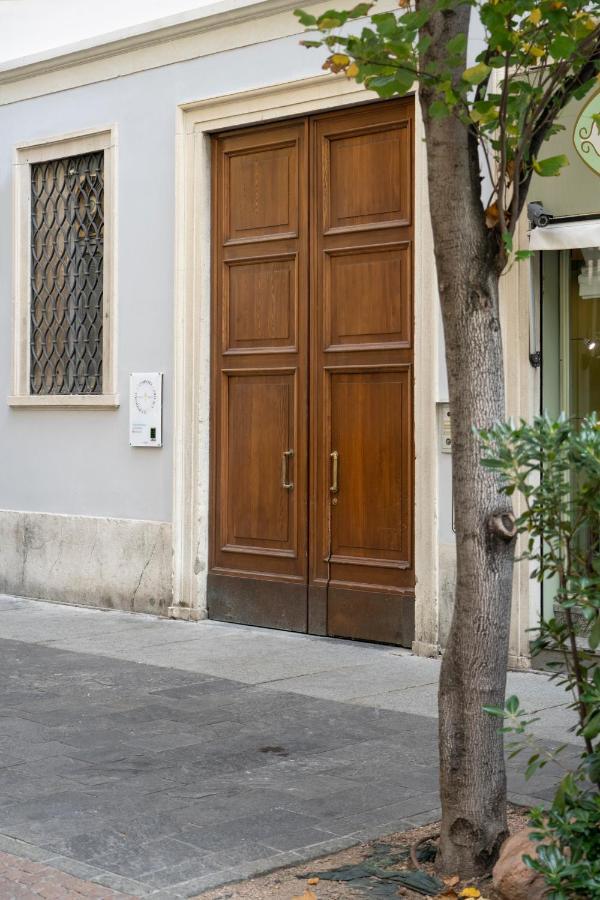 Varese Suites Εξωτερικό φωτογραφία